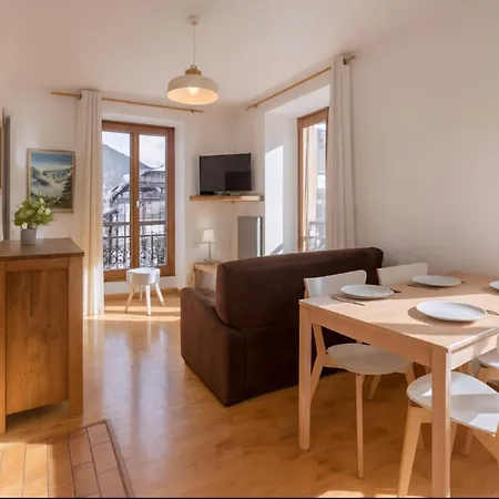 Charming Flat Right In The Centre * シャモニー